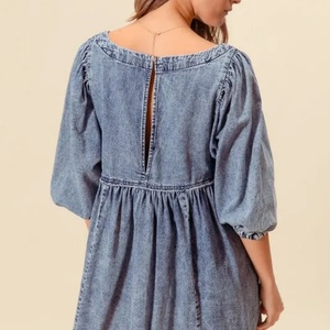 Robe en jean pour femme OEM, élégante et tendance, 100% coton tissé, délavée et vieillie, coupe mini ample à manches courtes - Product Image 5