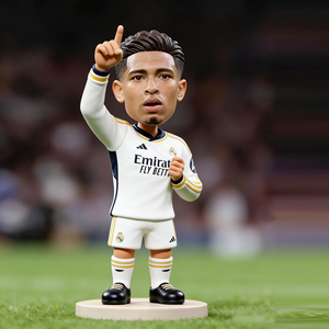 Statuetta Personalizzata Fatta a Mano Bobble Head in Resina Artigianale Giocatore di Calcio Jamal Musiala Bobble Head Statuetta Figurina - Product Image 4