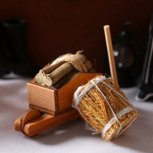 Maison de poupée mini cheminée <span class=keywords><strong>miniature</strong></span> tas de <span class=keywords><strong>bois</strong></span> balles de foin houe chariot <span class=keywords><strong>en</strong></span> <span class=keywords><strong>bois</strong></span> chaussures <span class=keywords><strong>en</strong></span> caoutchouc modèle de meubles - Product Image 2