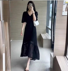 Vestido Negro Calado de Estilo Francés Dulce y Salado para Mujer, Estilo Reina - Product Image 2