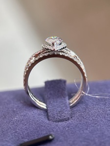 Bague de luxe en platine PT950 avec diamant de laboratoire de 1 carat VS2 blanc D taille marquise, couronne royale éternelle - Product Image 3