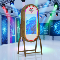 Machine Photobooth Rétro 21,5/32 Pouces avec Écran Tactile, Miroir en Verre à Grain de Bois et Fonction Selfie