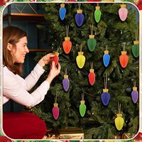 Filz-Weihnachts- und Neujahrsbaum-Ornamente, genähte Glühbirnen-Hängedekorationen mit individueller Farbgestaltung für Zuhause