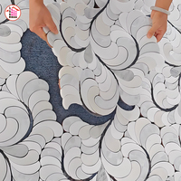 Mosaïque en marbre blanc et gris Waterjet, motif nuage et volutes, médaillon en pierre pour mur et sol, idéal pour hôtels et villas de luxe