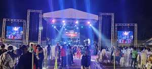 Cabina de exposición Dj Iluminación Escenario Luz Truss Placas base Torre Aluminio Truss Stand - Product Image 4