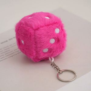 Porte-clés en peluche dés porte-bonheur, mini poupée en peluche promotionnelle, pendentif pour sac <span class=keywords><strong>de</strong></span> jeu, cadeau, décoration <span class=keywords><strong>de</strong></span> voiture, jouets porte-clés en peluche dés <span class=keywords><strong>de</strong></span> simulation - Product Image 4