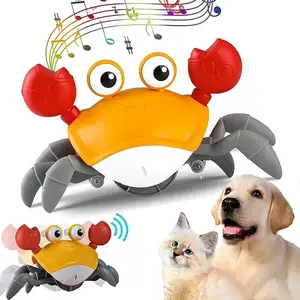 Mainan anjing kepiting elektrik merangkak, mainan anjing dengan musik dan lampu LED otomatis