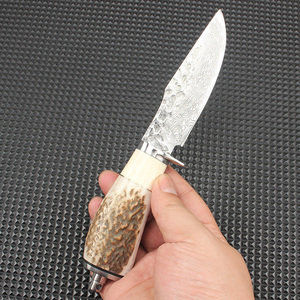 Coltello da Caccia Damascus 67 Floor con Manico in <span class=keywords><strong>Corno</strong></span> <span class=keywords><strong>di</strong></span> <span class=keywords><strong>Cervo</strong></span>, Affilato per Campeggio e Sopravvivenza all'Aperto, con Custodia in Pelle - Product Image 3