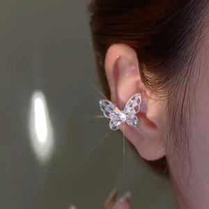 E2462 Orecchini a polsino a forma di farfalla in oro bianco con strass per donna, gioielli di moda in stile romantico - Product Image 6