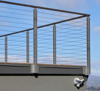 Balustrade de terrasse extérieure au design moderne avec escalier simple, installation latérale, tube carré noir mat, garde-corps à câble