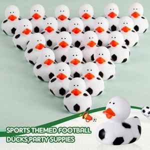 Jouet aquatique en plastique en forme de logo personnalisé, canard jaune qui couine, idéal pour les jeux aquatiques, produit très vendu - Product Image 1