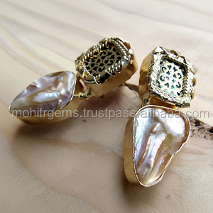 Boucles d'oreilles pendantes vintage Tewa Fashion Mohit en alliage de laiton sans nickel avec quartz et de magnifiques accents de perles, bijoux tendance - Product Image 1
