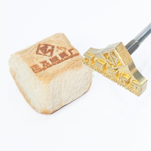 แม่พิมพ์ทองเหลืองสำหรับอบเค้ก คุณภาพสูง โลโก้สั่งทำได้ ปั๊มร้อนทองเหลือง สำหรับขนมปัง เบเกอรี่ แม่พิมพ์ขนมหวาน ปั๊มร้อนเค้ก - Product Image 1