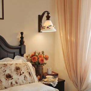 Lámpara de Pared de Cerámica con Flores, Estilo Rústico Francés Retro, Romántica, de Alta Gama, para Dormitorio Principal, Cabecera, Pasillo - Product Image 1