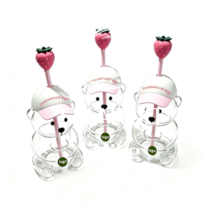 Nuovo <span class=keywords><strong>Bicchiere</strong></span> Orsetto Fragola Personalizzabile con Logo 2026, <span class=keywords><strong>Bicchiere</strong></span> Cucciolo da 20oz con Cannuccia per Caffè Freddo, Set Regalo Nuovi Arrivi - Product Image 1