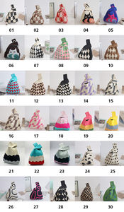 चमकदार कस्टम डिजाइन उच्च गुणवत्ता वाले ठोस रंग बुना हुआ रिस्टलेट बैग थोक आपूर्तिकर्ता, महिलाओं के लिए दैनिक - Product Image 5