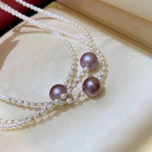 Collier pendentif en or jaune 18 carats avec perle naturelle violette de 11-12 mm ronde, légèrement imparfaite, forte brillance, directement de l'usine - Product Image 2