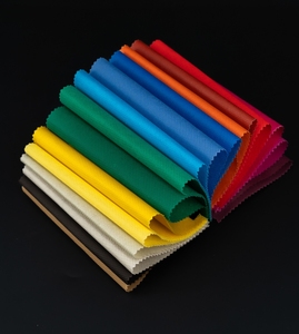 Tela de polipropileno no tejida ligera de alta calidad, transpirable, impermeable y antiestática con función Anti-UV, estilo liso - Product Image 1