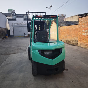 Chariot élévateur à fourche Mitsubishi 30 3 tonnes 4,5 mètres à trois mâts avec déplacement latéral, moteur diesel/gaz S4S, d'occasion, 4 roues motrices, garantie 1 an, modèle 2023 - Product Image 4