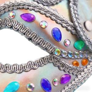 Máscara de Gato Plateada Iridiscente de Plástico para Fiesta de Halloween con Pedrería Multicolor, Media Cara - Product Image 2