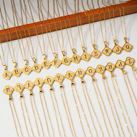 Collier Pendentif Lincy en Acier Inoxydable Lettre Initiale Creuse Trèfle à Quatre Feuilles
