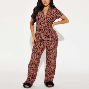 Ensembles de pyjamas en satin pour demoiselles d'honneur et fête de mariage avec broderie personnalisée et personnalisation des pyjamas - Product Image 6