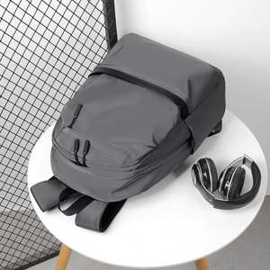 Sac à dos de voyage léger en nylon imperméable pour homme, idéal pour les affaires, les loisirs, les étudiants, l'ordinateur et l'école - Product Image 5