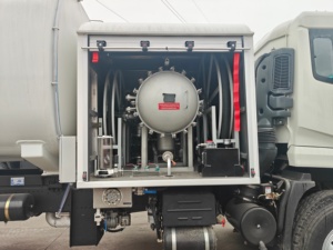 Camion de ravitaillement aérien Dongfeng 20CBM, Camion de ravitaillement aérien Dongfeng 20000L, Camion-citerne à carburant aérien Dongfeng - Product Image 5
