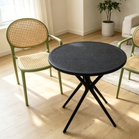 Table ronde en rotin synthétique résistante aux intempéries avec pieds en forme de croix, table d'extérieur légère en plastique pour petite terrasse extérieure