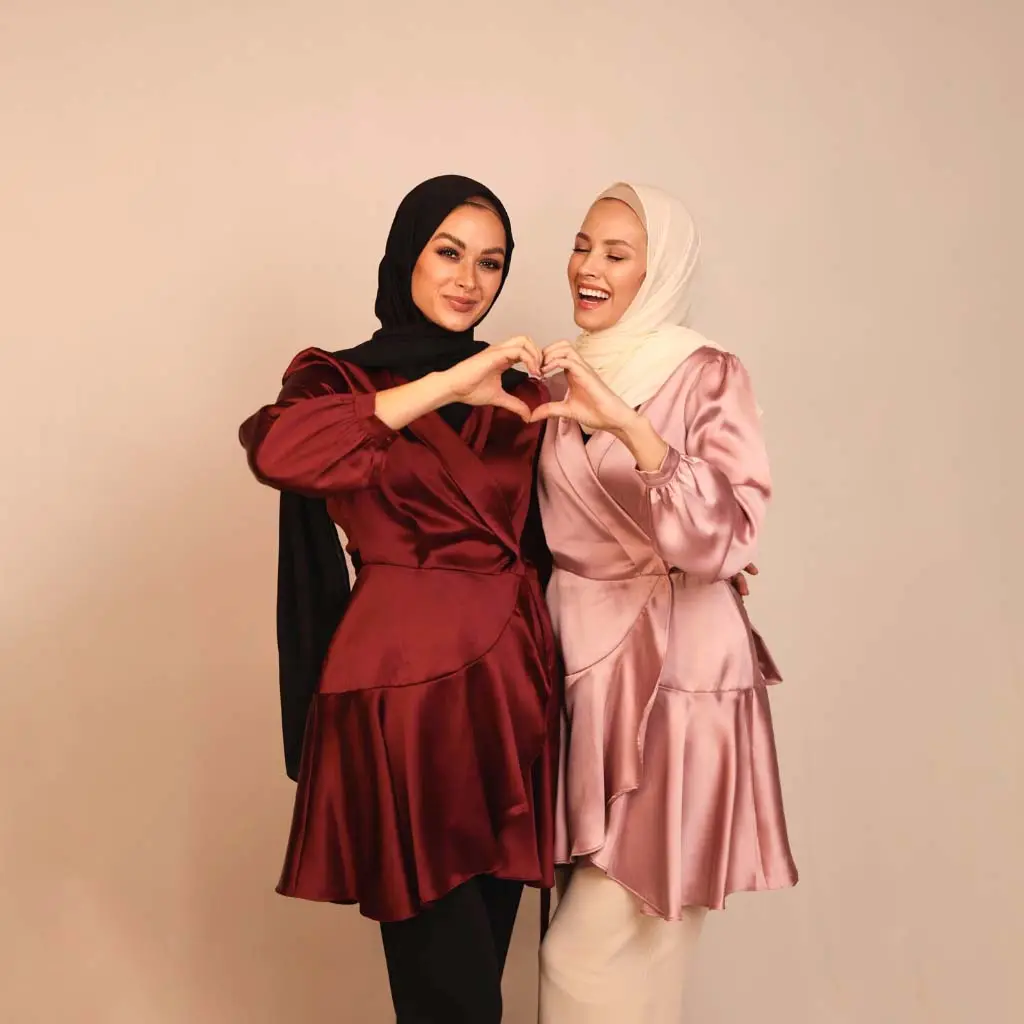 Aschulmanカスタマイズされたピンクラップチュニックイスラム教徒の女性のファッションは控えめなサテンのドレスを着用します