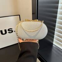 Pochette de soirée dorée tendance 2026 style géométrique en acrylique pour femme Sac à main doré métallisé avec chaîne idéal pour