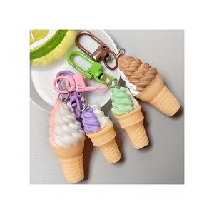 Llaveros de Plástico con Forma de Helado de 20*70mm, Llaveros Colgantes de Plástico con Diseño de Helado Delicioso para Mujeres, Accesorios para Bolsos - Product Image 3