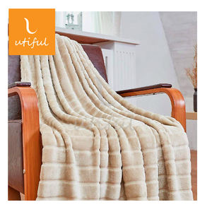 Couverture en <span class=keywords><strong>fausse</strong></span> <span class=keywords><strong>fourrure</strong></span>, <span class=keywords><strong>Plaid</strong></span> <span class=keywords><strong>Beige</strong></span> à rayures, coupe à carreaux en vison, pour maison - Product Image 1
