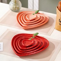 Plato de Cerámica Reutilizable Ecológico con Diseño Moderno de Fresa en Rojo y Rosa, Disponible en Diferentes Tamaños