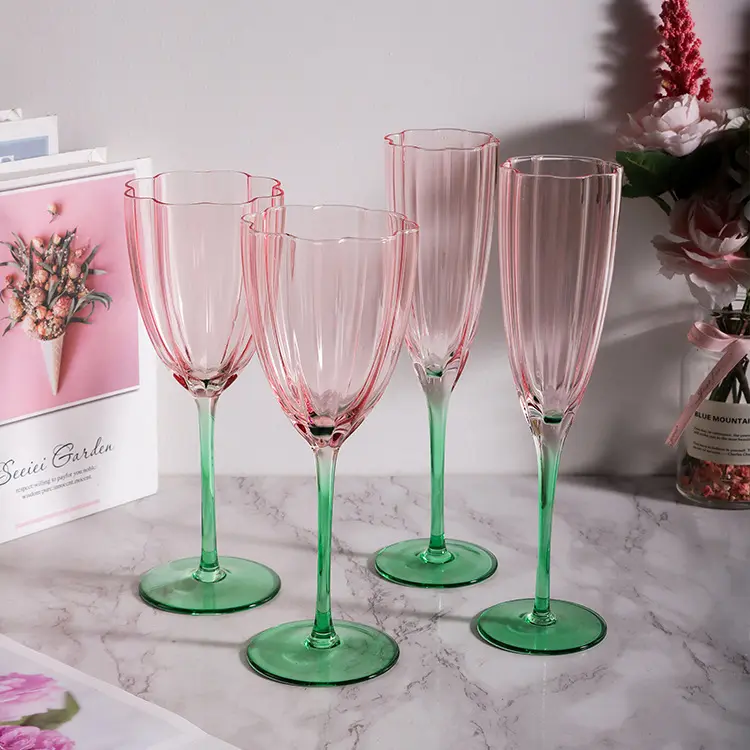 Yeni ürün fikirleri 2024 Vintage çiçek pembe aşk şarap bardağı es düğün renkli şarap bardağı kahverengi lüks şarap bardağı için Set