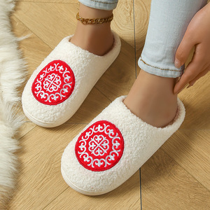 Produits les plus vendus 2026 Cadeau de Noël Chaussons en peluche pour hommes et femmes Chaussons d'intérieur chauds respirants doux et moelleux pour l'hiver - Product Image 3