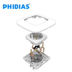 Nouvelle <span class=keywords><strong>prise</strong></span> murale Schuko norme UE 2026 PHIDIAS U6 90x90mm avec anneau décoratif or/argent pour contrôle de l'éclairage - Product Image 4