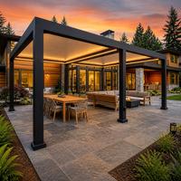 Pergola bioclimatique en aluminium avec toit à lames orientables et étanches pour projets de jardins, patios et villas extérieurs