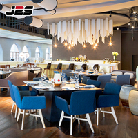 J2S Meubles en bois massif rembourrés sur mesure pour hôtels commerciaux, projets d'hôtellerie de luxe, ensemble table et chaises de restaurant