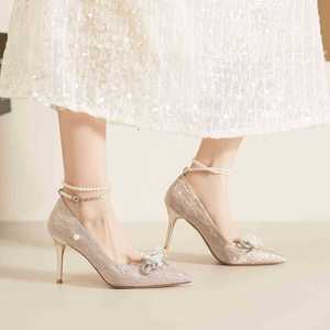 Zapatos de Novia con Tacón de Aguja, Punta Puntiaguda, Correa en el Tobillo, Decoración de Perlas y Forro de Satén - Product Image 4