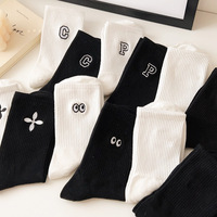 Chaussettes unisexes brodées noires et blanches, style esthétique preppy, pour couple, respirantes en coton, mi-mollet, athlétiques, sportives, tube