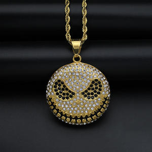 Collier Pendentif Crâne Souriante Gothique en Acier Inoxydable Plaqué Or 18 carats avec Zircons et Cristaux, Style Hip Hop Bling Bling pour Hommes - Product Image 4