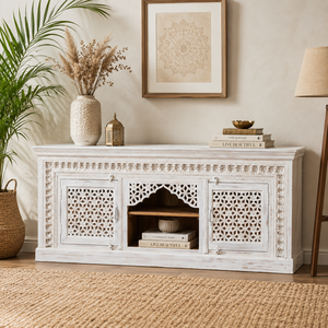 Meuble TV en bois sculpté à la main avec un design Jali complexe, console de divertissement en bois massif avec rangement, blanc vintage - Product Image 1