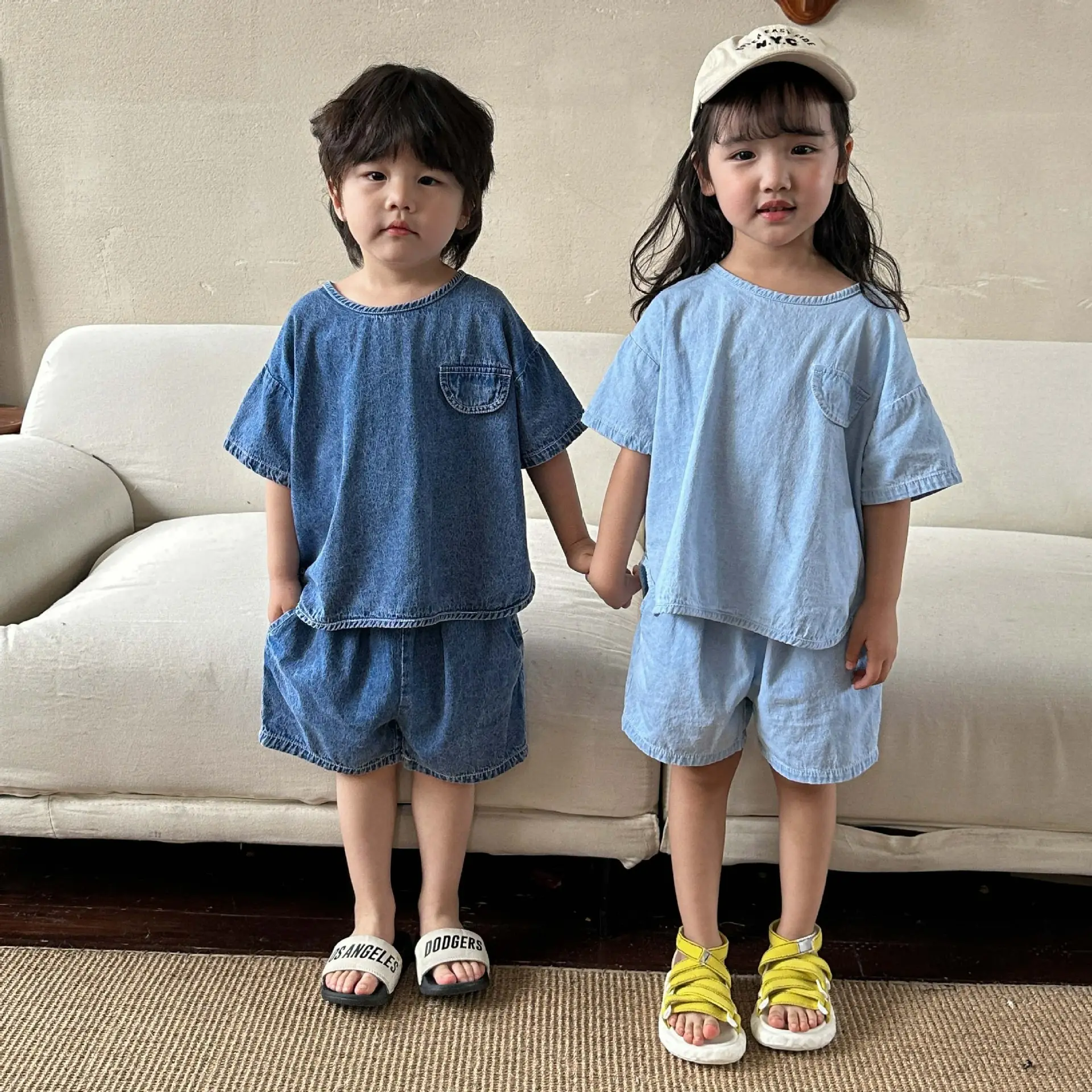 2024新しい韓国のベビーカジュアル半袖ショーツ服子供の夏のスーツの男の子のカウボーイの夏のドレスの女の子