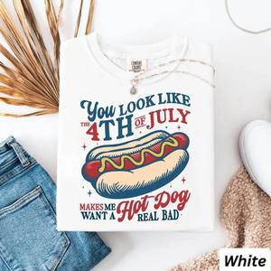 T-shirt Comfort Colors « You Look Like the 4th of July », « Makes <span class=keywords><strong>Me</strong></span> Want A Hot Dog Real Bad », T-shirt drôle du 4 juillet - Product Image 1