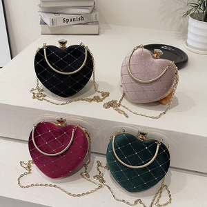 Vente en gros de nouveaux petits sacs à <span class=keywords><strong>main</strong></span> en velours côtelé 2023 pour dame sacs à chaîne d'amour pour dame sacs à <span class=keywords><strong>main</strong></span> de conception de fête pour femmes - Product Image 2