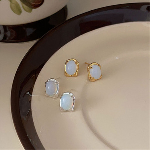 Aretes de Plata 925 con Forma de Flor CANNER, Aretes Pequeños Asimétricos con Baño de Oro y Circonitas, Estilo Coreano para Chicas - Product Image 2