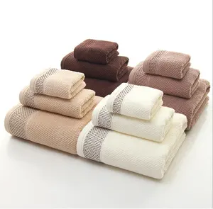 酒店的3个毛巾32S 100% 棉70 * 140厘米白色毛巾擦手巾
