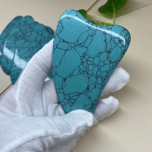 Pierre de grattage Gua Sha en turquoise bleue DIY, forme de cœur, massage du visage et du corps, outil de massage GuaSha Wildling - Product Image 4