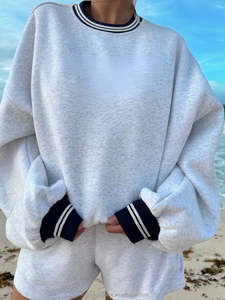 Sweat-shirt à col rond pour femme, doublé polaire, gris chiné, avec bordure rayée bleu marine et blanc, en mélange de coton, coupe oversize, décontracté - Product Image 2